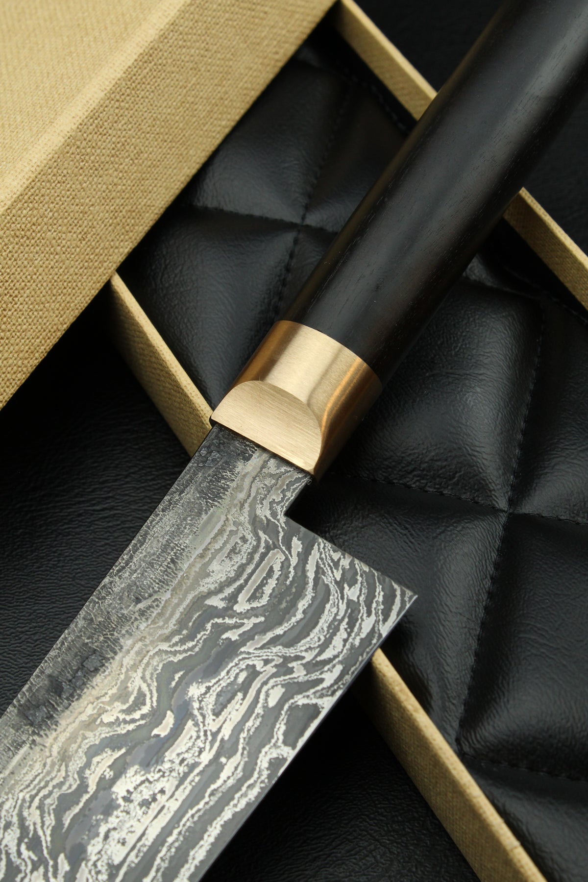 Damascus-Santoku HK aus schwarzem Ebenholz