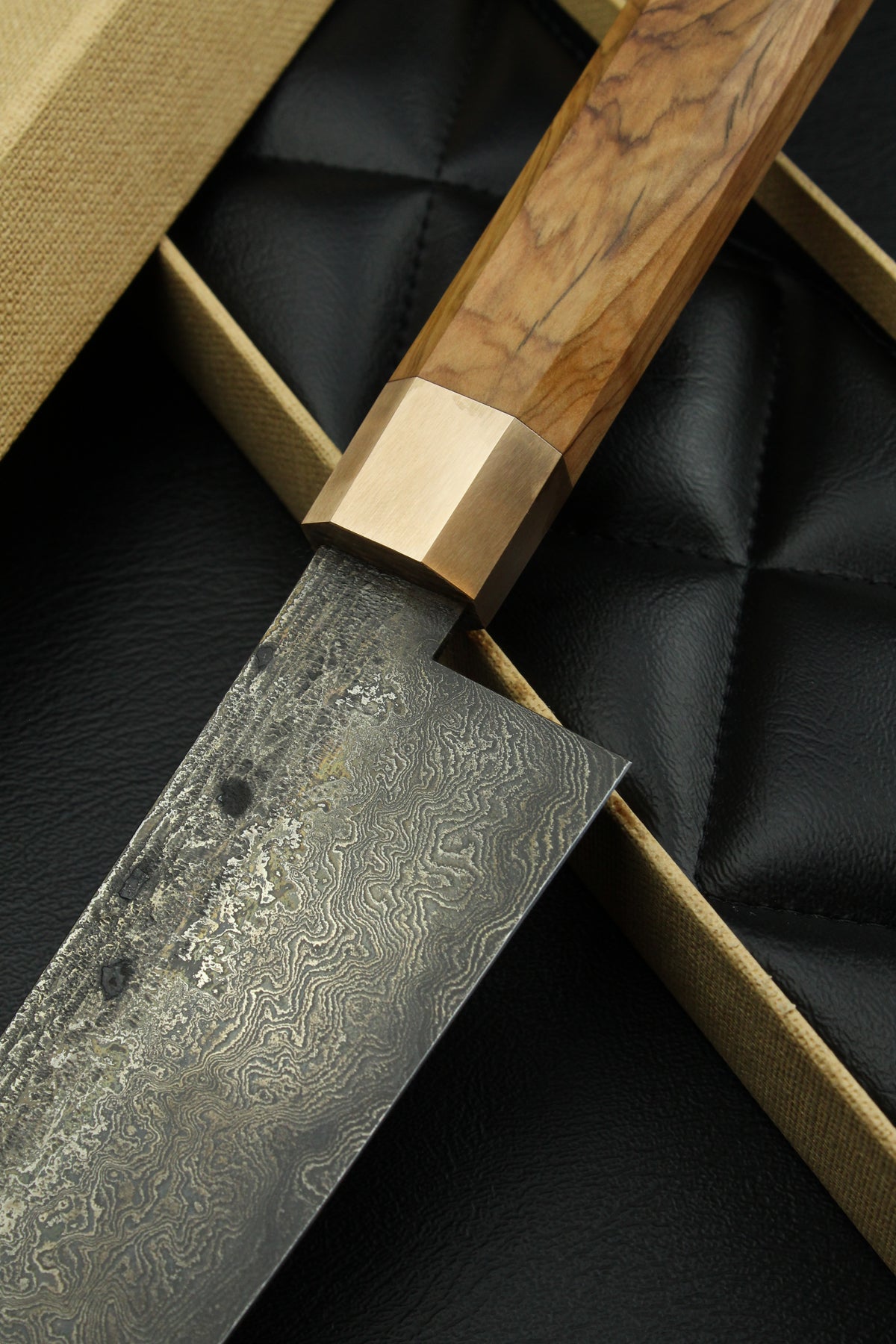 Damast-Santoku 320L Olive Achteck