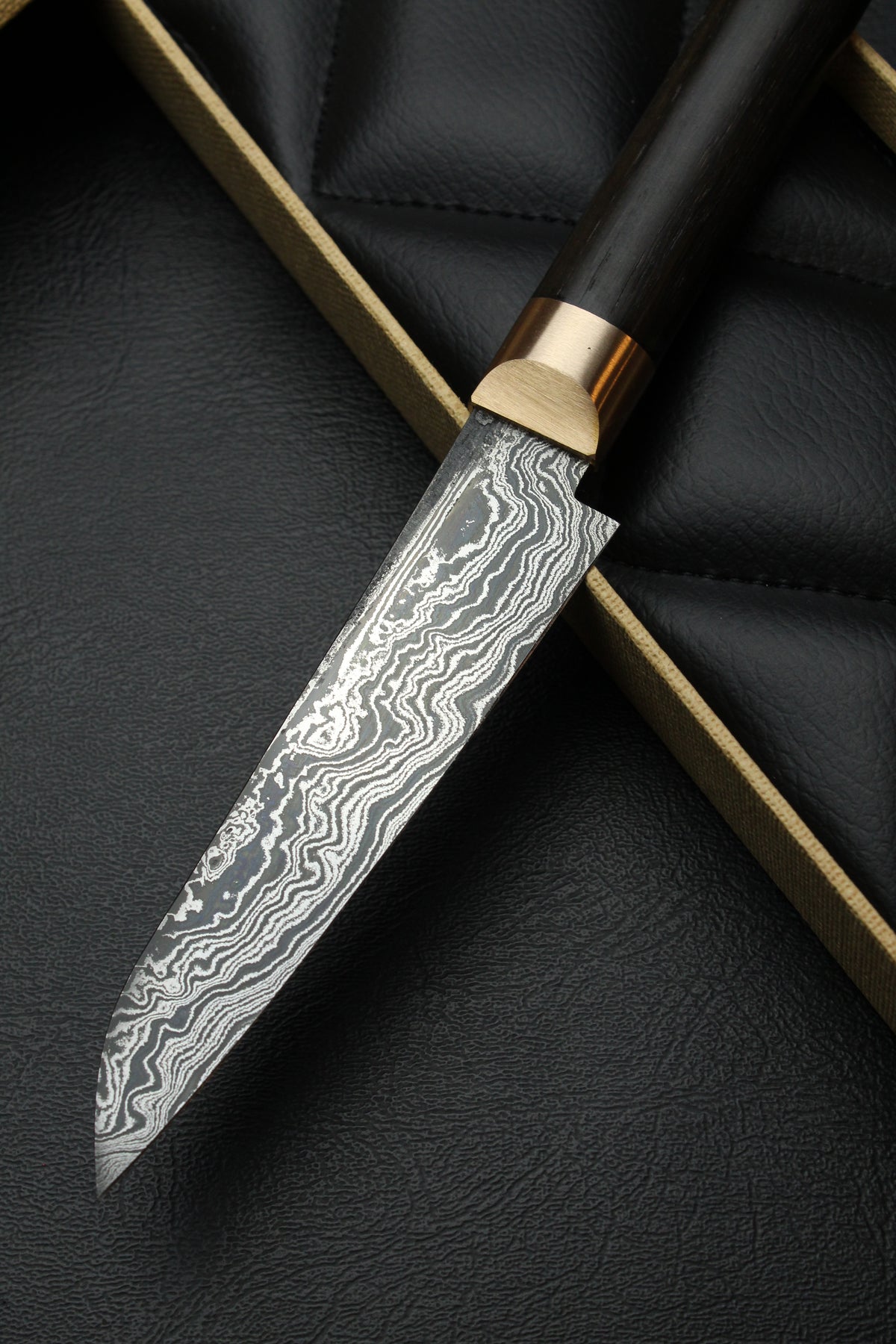 Kleines Allzweckmesser aus Torf-Eiche 320L Oval