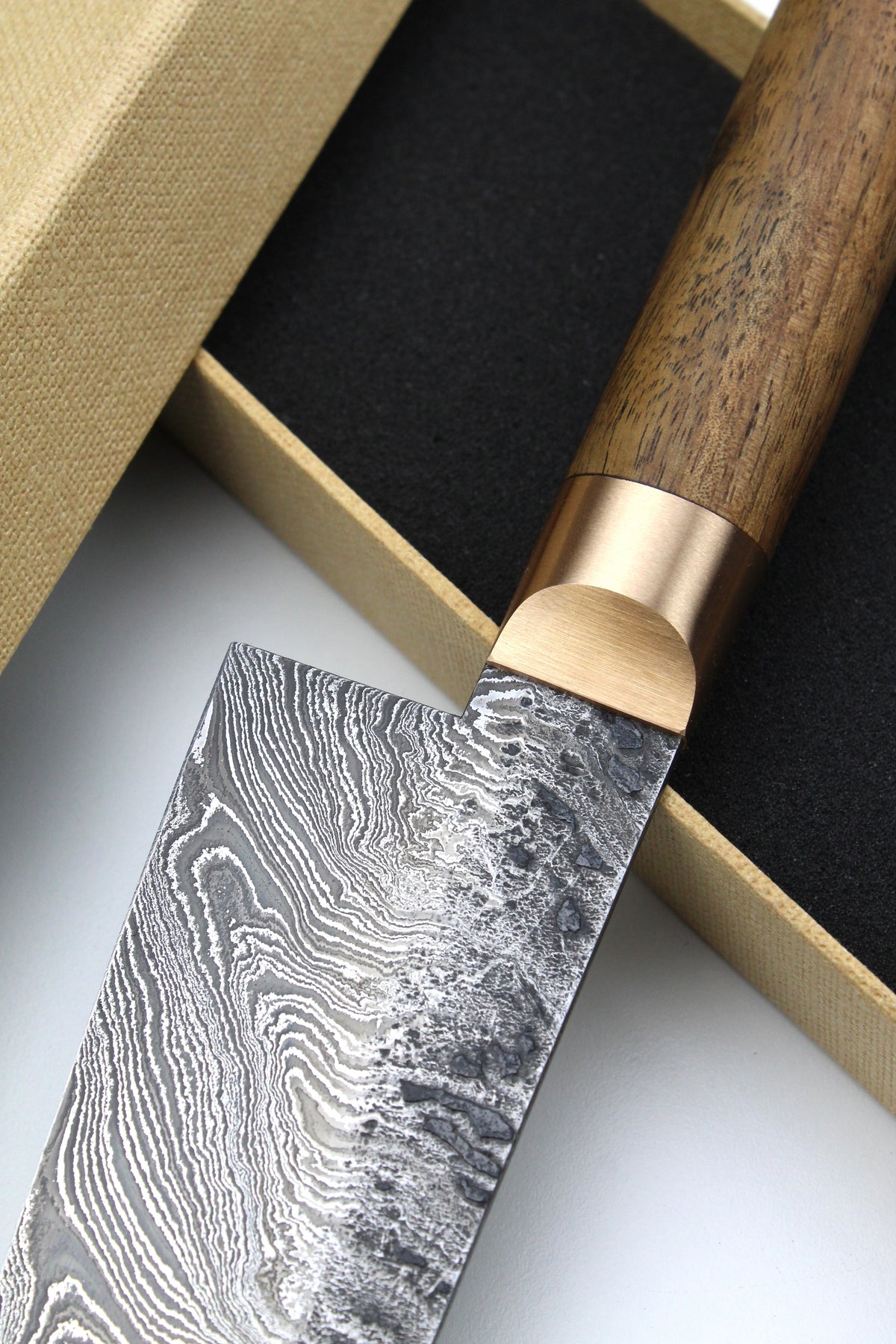 Gyuto Damast HL Torsion Walnuss