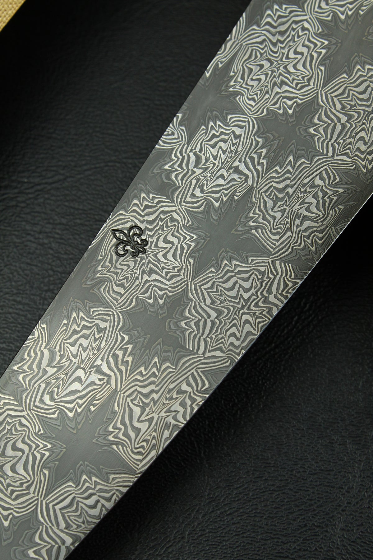 Gyuto Black Star S/W Ebenholz Oval Damast