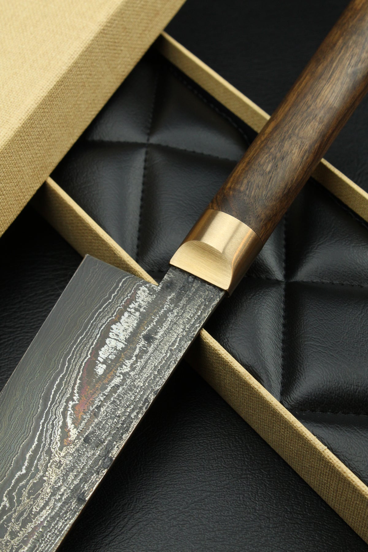 Damast-Santoku 320L, deutsche Walnuss