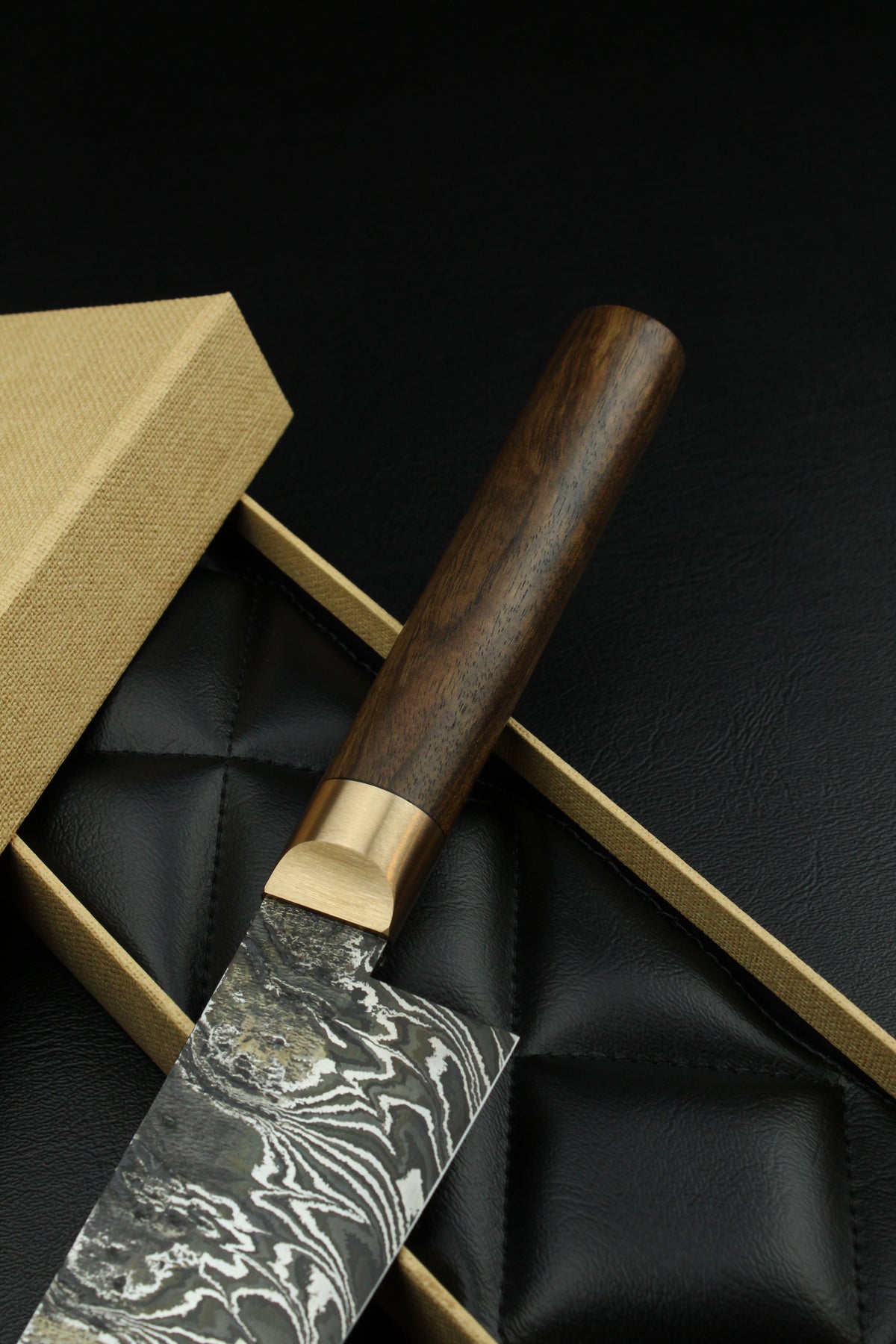 Damascus-Gyuto-HK-Torsion aus deutschem Walnussholz