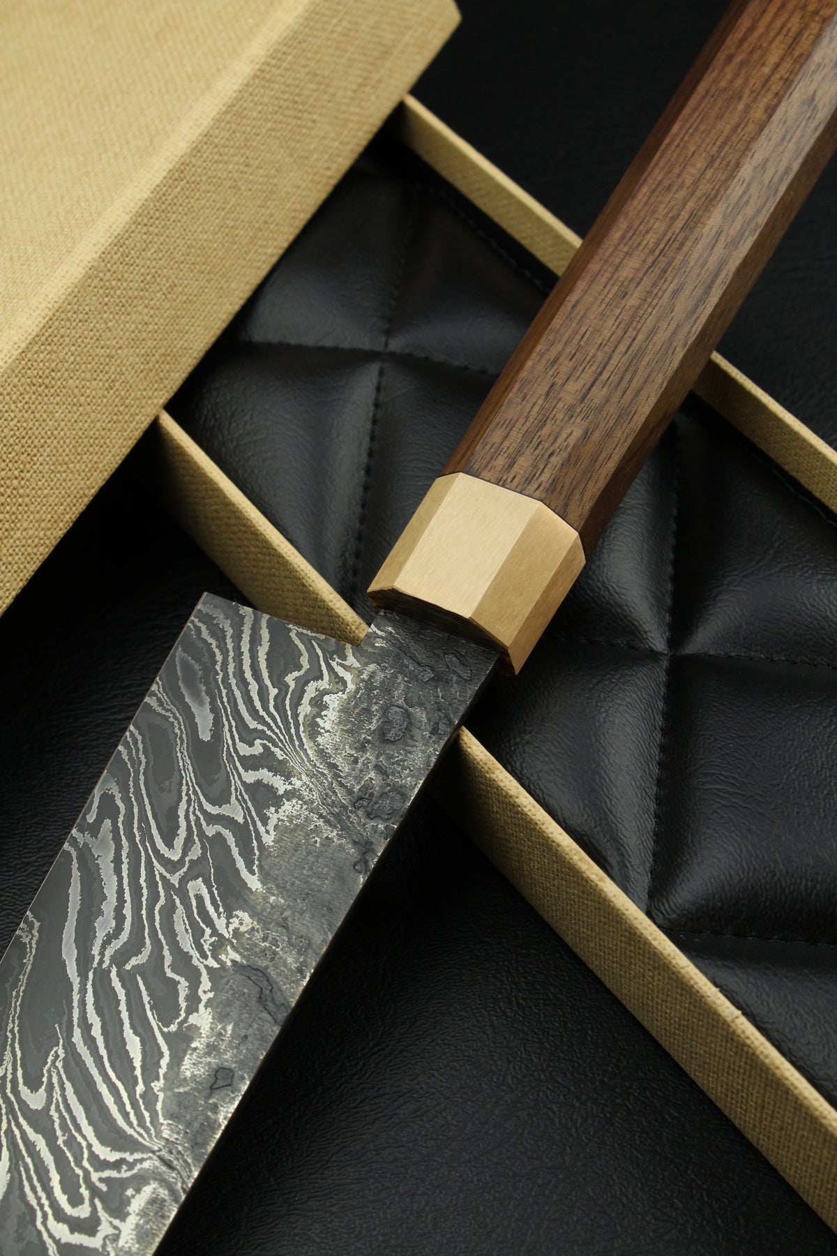 Damascus-Santoku aus schwarzem Walnussholz