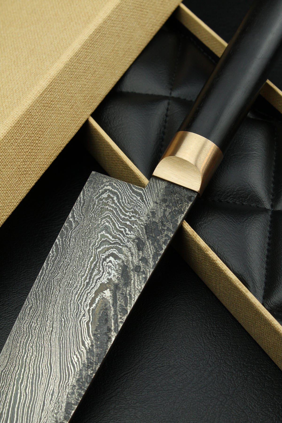 Damast-Gyuto Torsion schwarzes Ebenholz 1,5