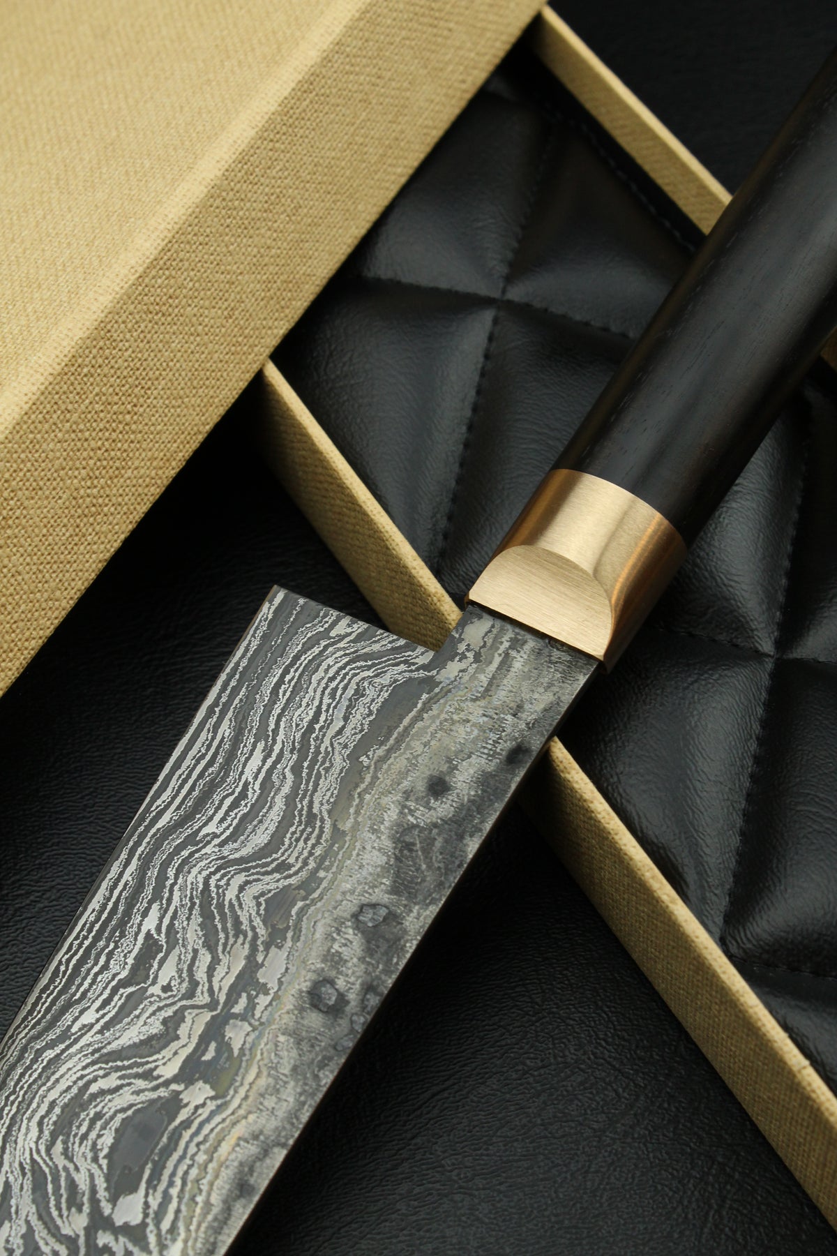 Damascus-Santoku HK aus schwarzem Ebenholz