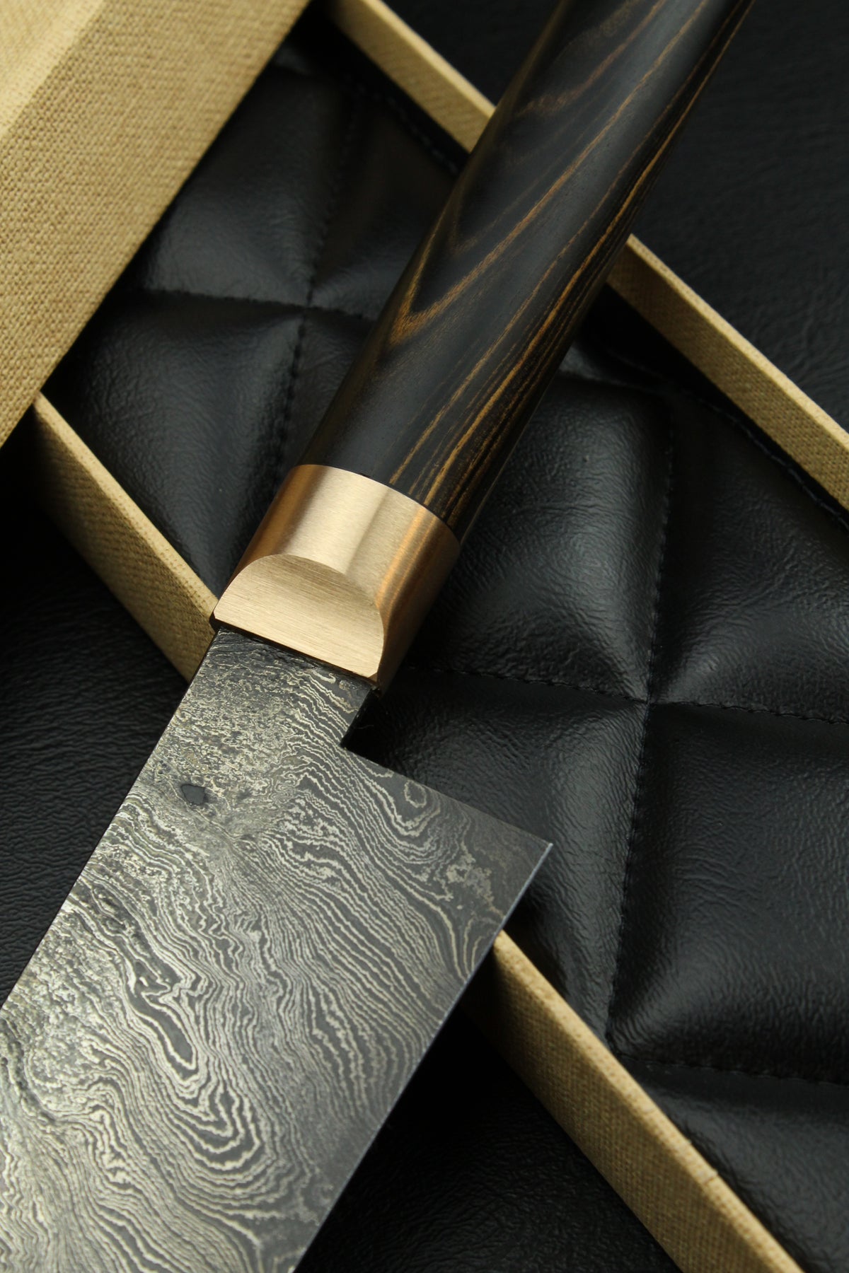 Damast-Santoku Torsion, schwarzes Ebenholz, ovaler Griff
