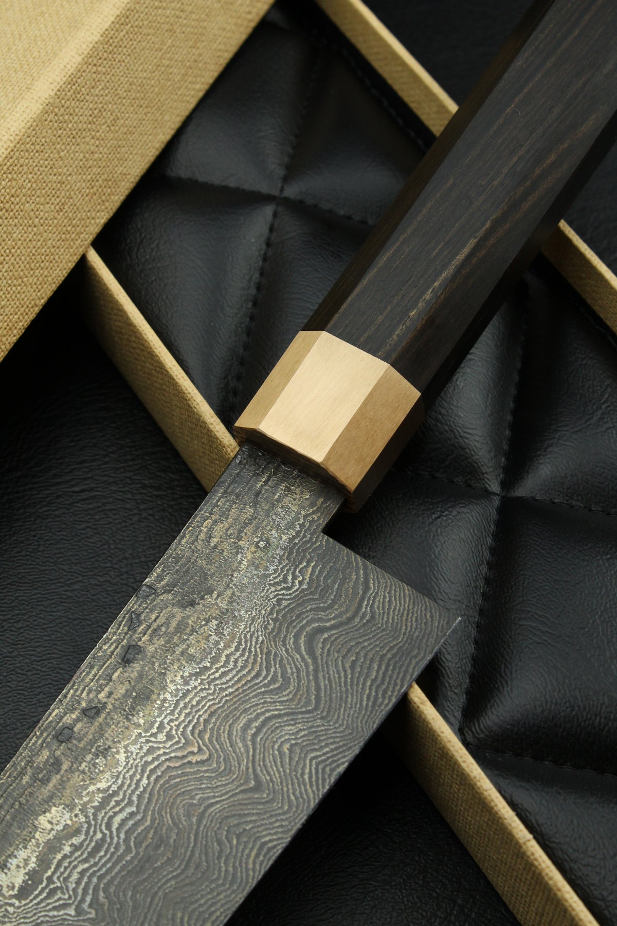 Damast-Santoku 320L Schwarzes Ebenholz Achteck