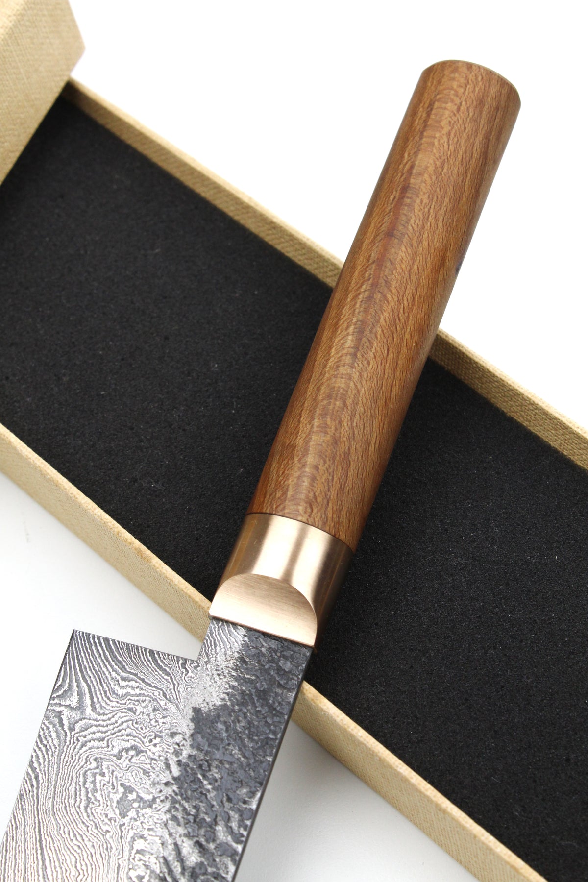 Damaszener Santoku 320L Ulmenholz