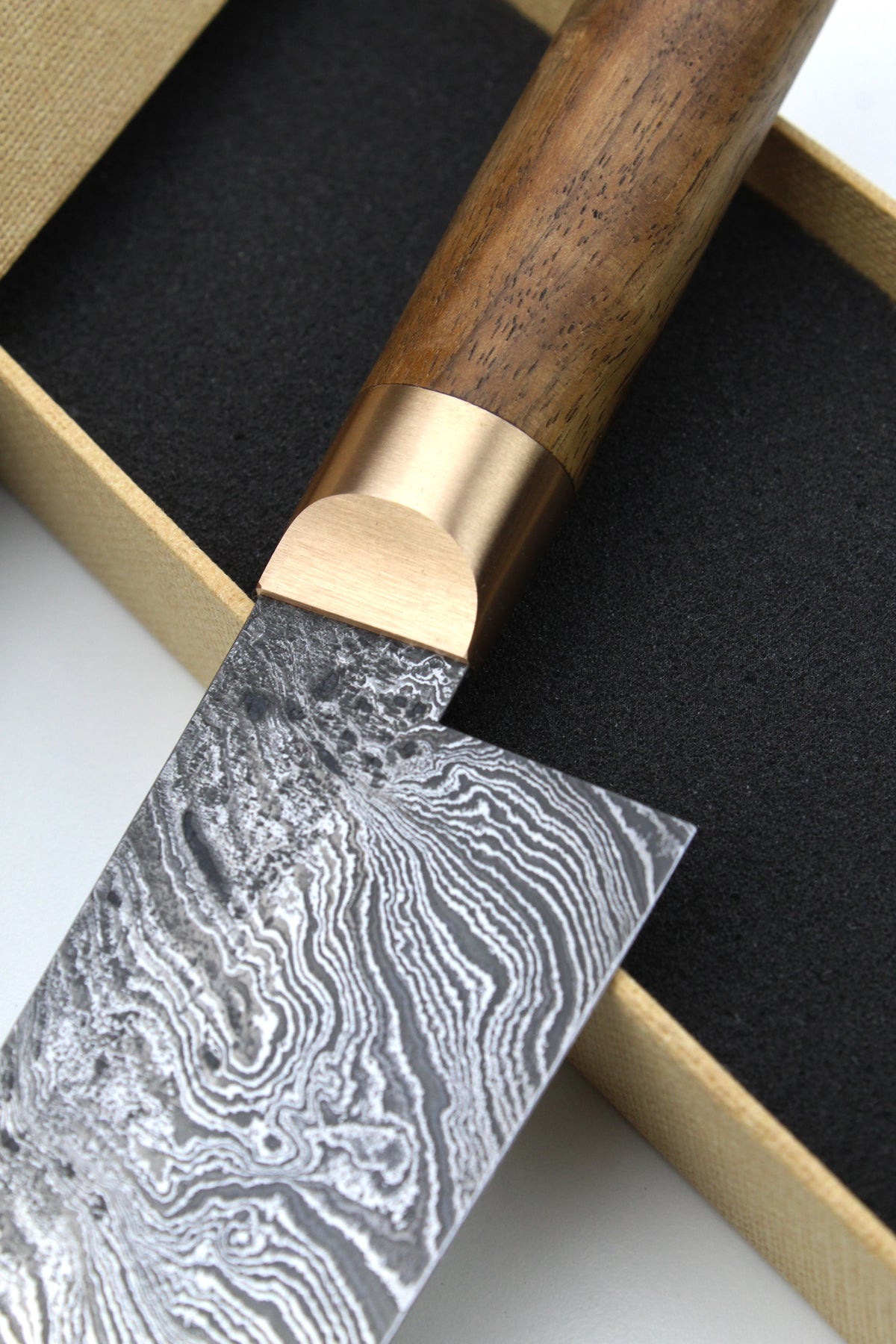 Gyuto Damast HL Torsion Walnuss
