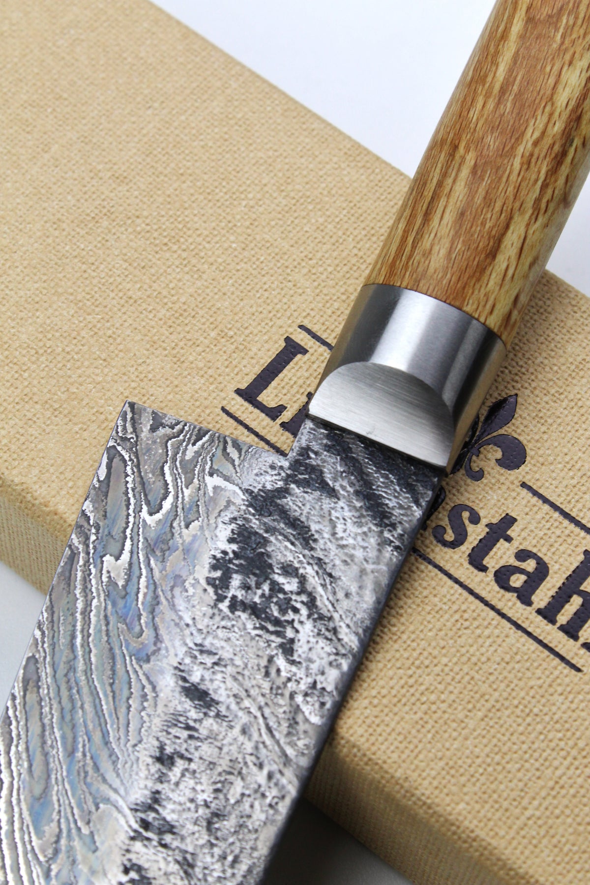 Gyuto Buchenholz Oval HK-Torsion Damast