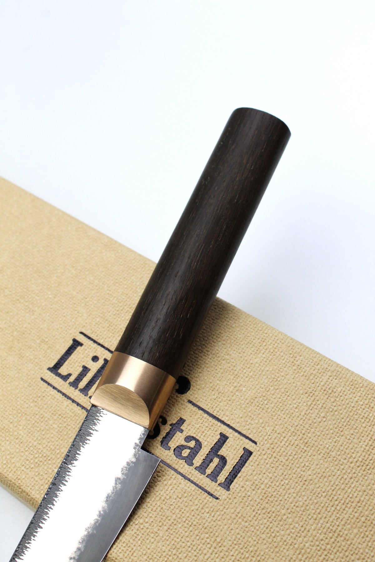 Kleiner ovaler Torf-Eiche-Holzblock